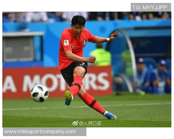 李刚仁手球送点球机会布雷斯特点球滑倒错失良机